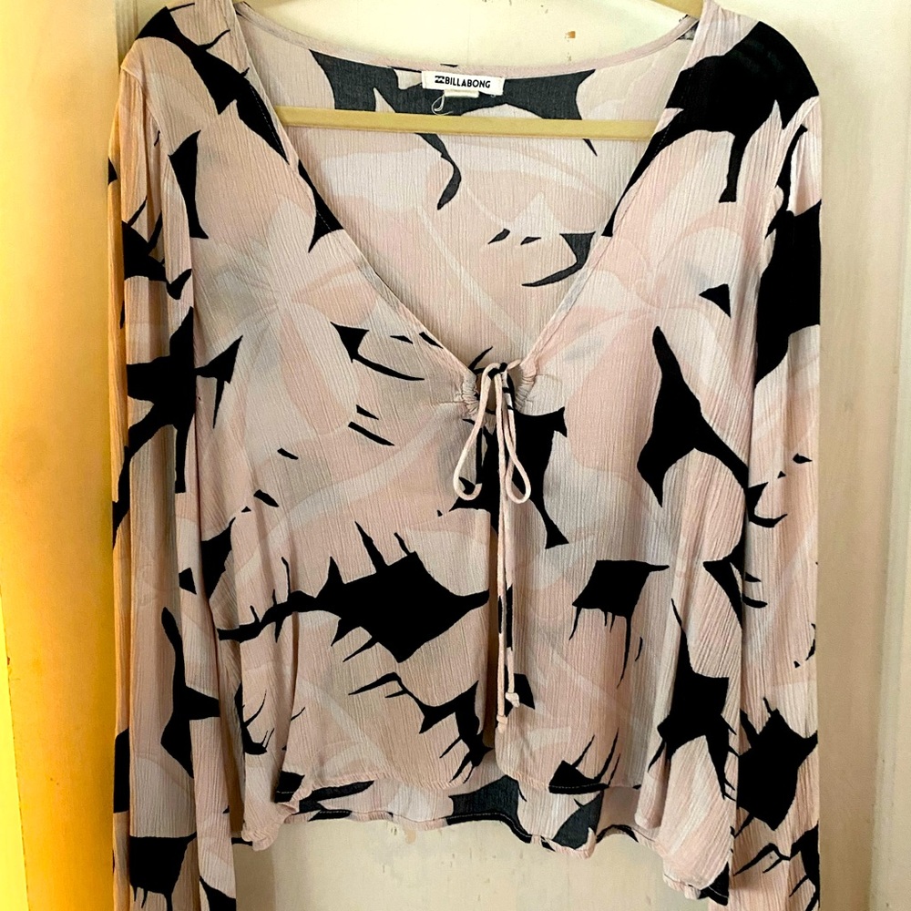 Long sleeve tropical billabong top